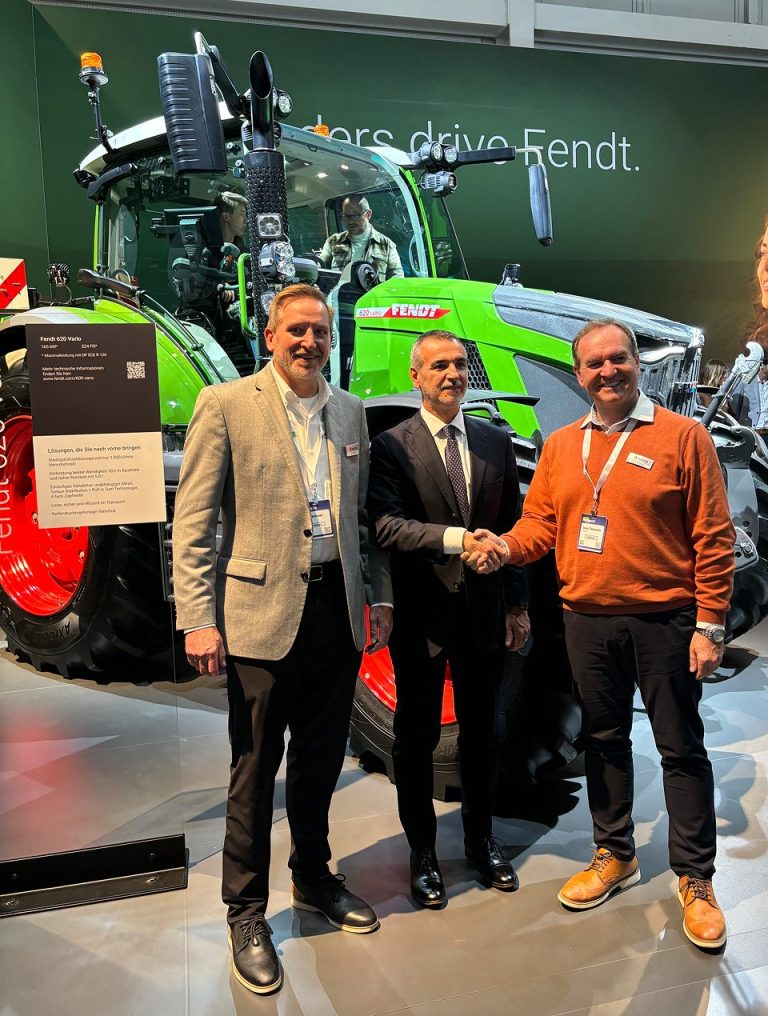 Il trattore Fendt 600 vario, equipaggiato da Comer Industries, vince il Farm Machine 2024