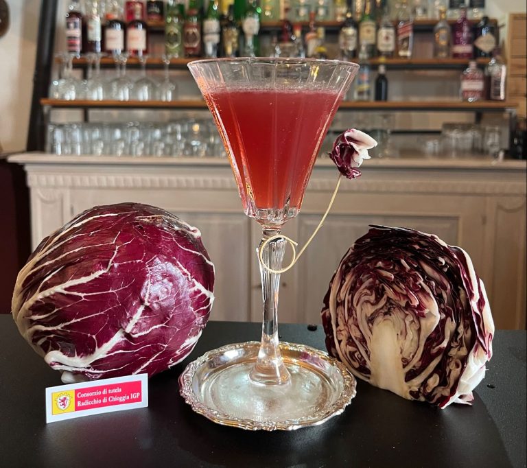 Il Radicchio di Chioggia IGP servito nel bicchiere. Nasce un cocktail a base del pregiato ortaggio