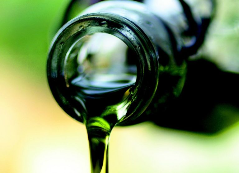 Olio d’oliva: il prezzo resterà alto secondo Carapelli. il DG Seabra: Consumi in calo del 16% in 2 anni, extravergine trattato come prodotto civetta