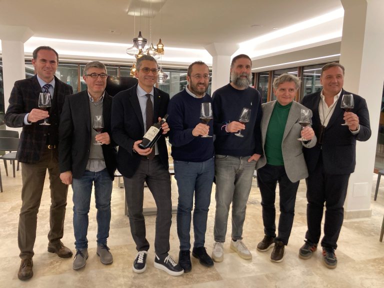 Montepulciano, la Vecchia Cantina presenta Nomos: un Vino Nobile dedicato all’inclusione sociale e sostenibilità