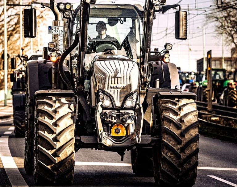 Proteste. Assosuini: Massima solidarietà agli agricoltori contro le assurde politiche green dell’UE