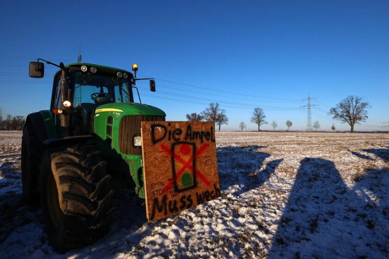 Protesta agricoltori tedeschi condivisa dai contoterzisti italiani. Uncai: Politiche green utopistiche dell’Europa portano a fallimenti e licenziamenti