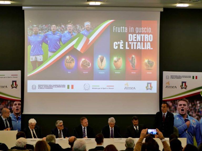 Frutta in guscio. “Dentro c’è l’Italia”: la nazionale di rugby testimonial della campagna Masaf-Ismea-FIR