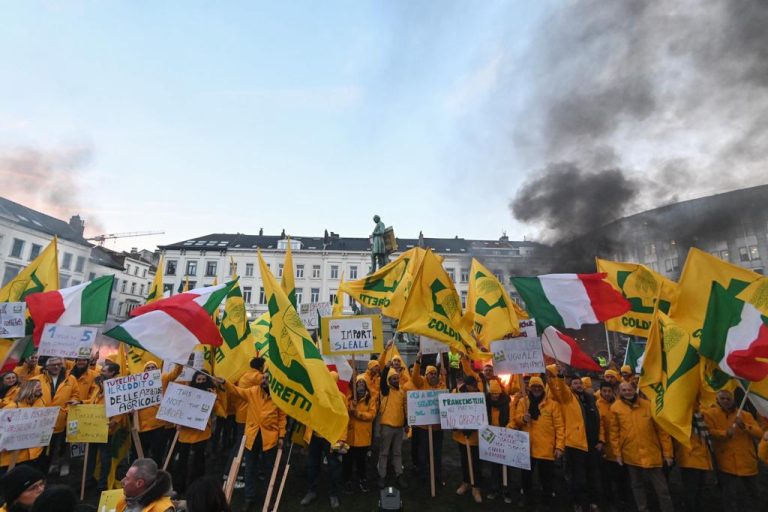 Coldiretti invade Place du Luxembourg a Bruxelles: a rischio i 600 miliardi di valore dell’agricoltura italiana