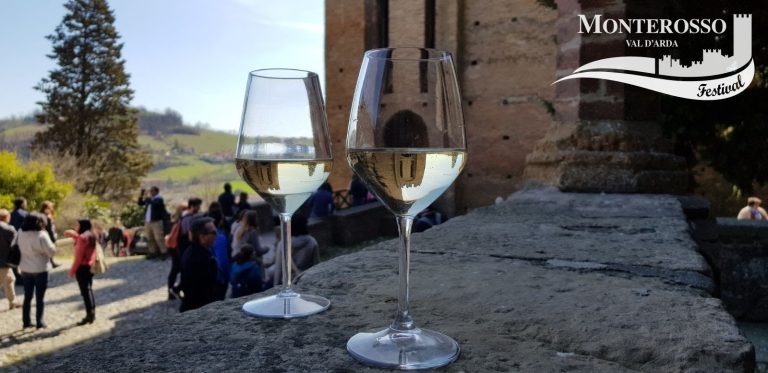 A Castell’Arquato, sui Colli Piacentini, è festa con il vino locale, il Monterosso della Val d’Arda dal 27 al 28 aprile