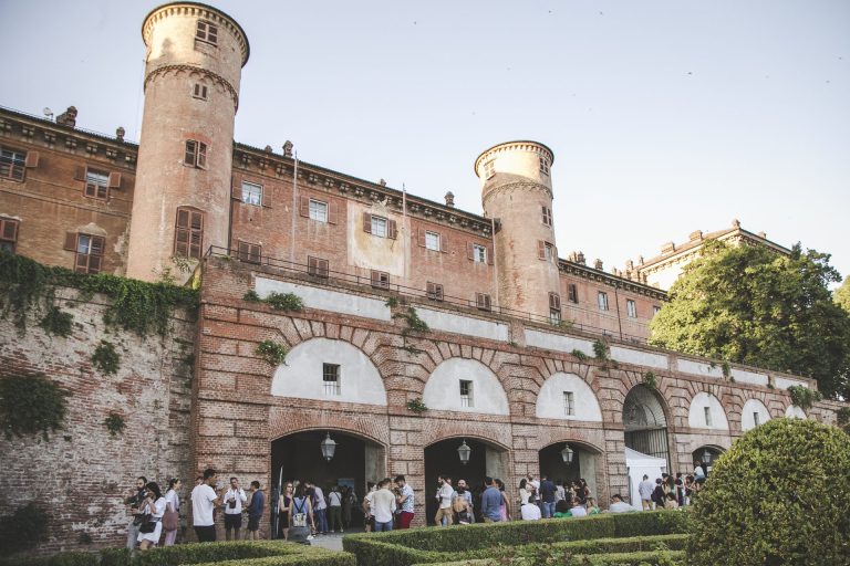 Dal 22 al 26 maggio la terza edizione di EnoWeek a Moncalieri nel Giardino delle Rose del Castello di Moncalieri