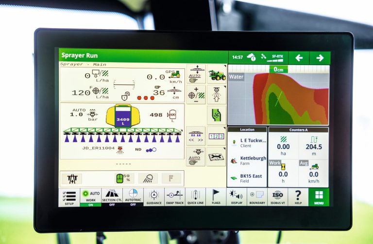 John Deere presenta il pacchetto “Precision Ag Essentials”