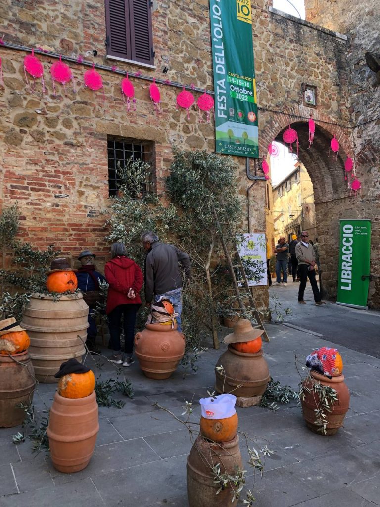 La Festa dell’Olio Novo a Castelmuzio (Si) dall’11 al 13 ottobre