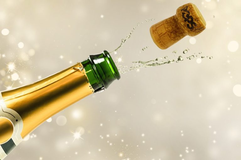 Vino. Il brindisi delle Feste di fine anno è più green: merito del tappo