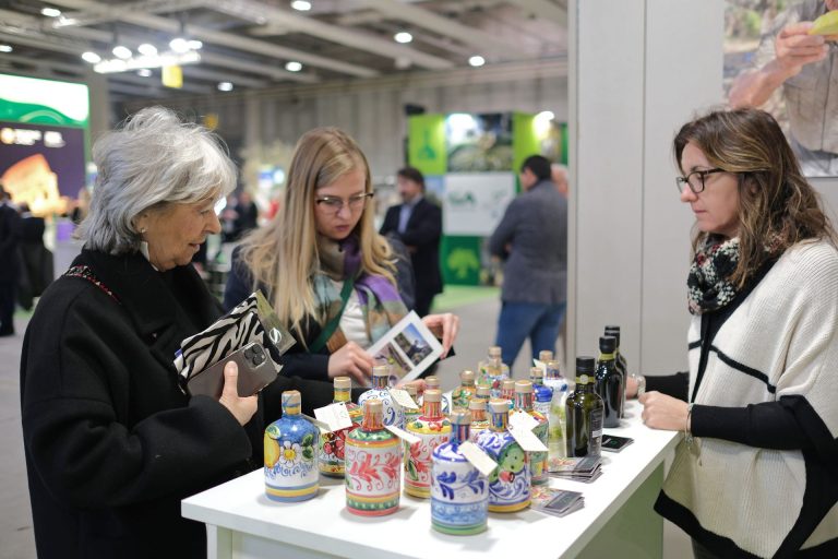 Sol2Expo: 230 aziende e 2000 visitatori di cui 234 buyer da 34 paesi. Chiude la prima edizione del salone dedicato al mondo dell’olio